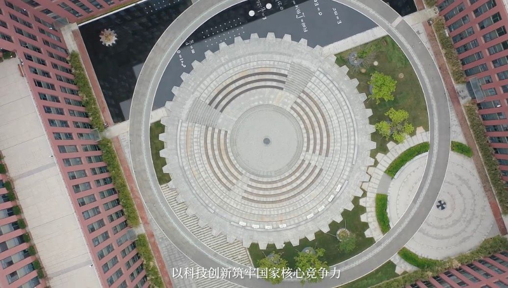 国家主席习近平在二〇二四年新年贺词中指出，2023年东北全面振兴谱写新篇。建校70余年来，大工始终坚持服务国家战略和地方发展，进入新时代，学校深入贯彻落实习近平总书记关于东北、辽宁振兴发展的重要讲话和指示批示精神，围绕服务全面振兴制定行动方案，提出16项行动举措。新的一年，大工将在加速卓越中当好服务振兴的排头兵，努力为新时代东北全面振兴作出新贡献！