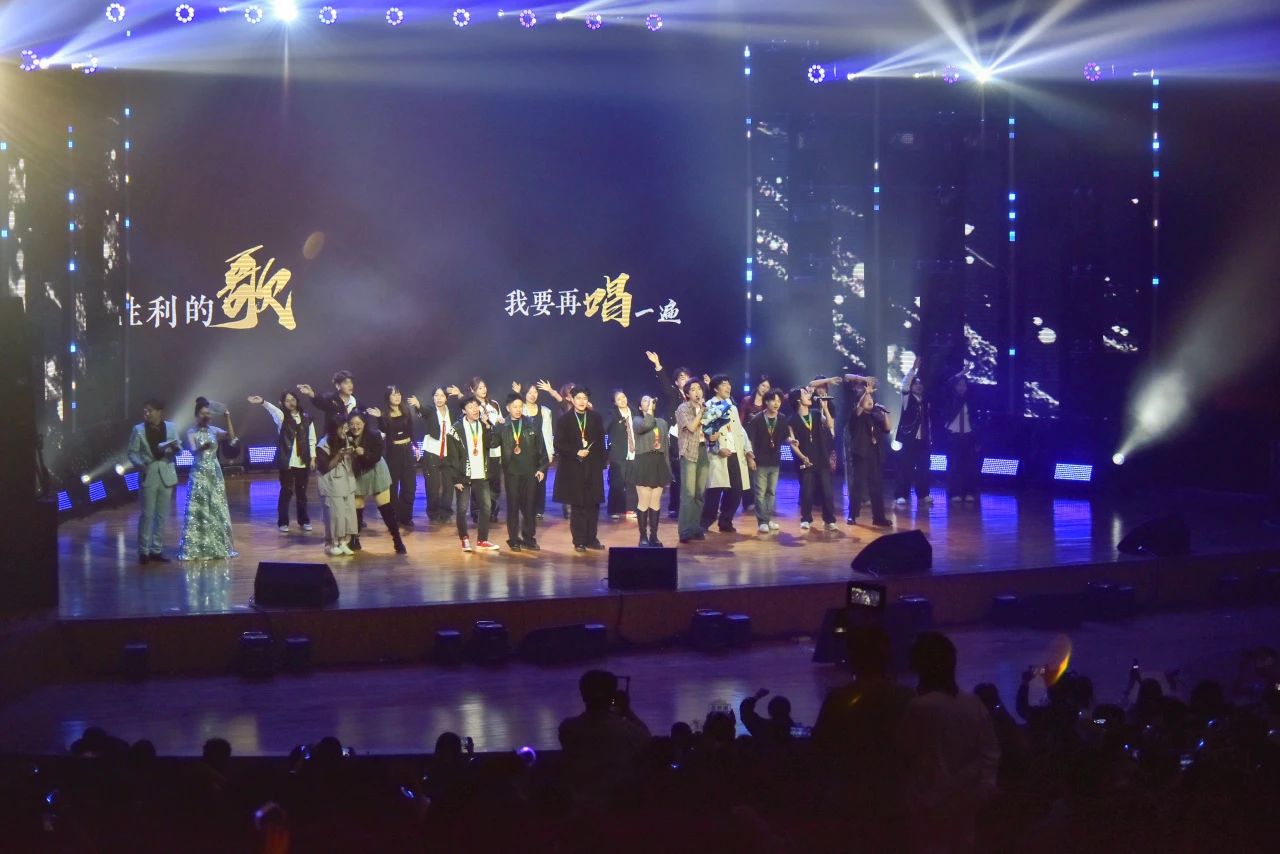 深情民谣唱进心底，热血摇滚点燃全场。5月13日晚，“连理之声”十佳歌手决赛在学生文化中心拉开帷幕。一起回顾决赛之夜的闪耀舞台！