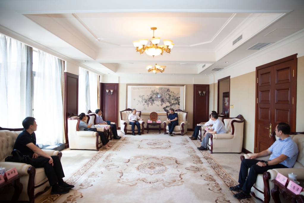 辽宁省工信厅厅长苗治民带队来校调研