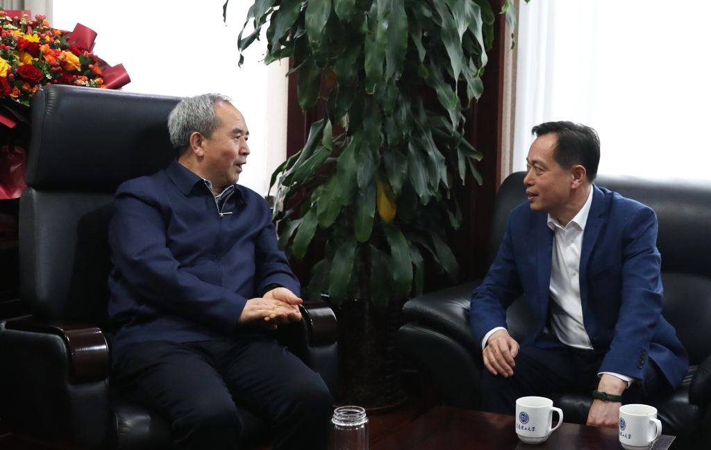 中科院沈阳分院分党组书记毛志远来校看望学校院士