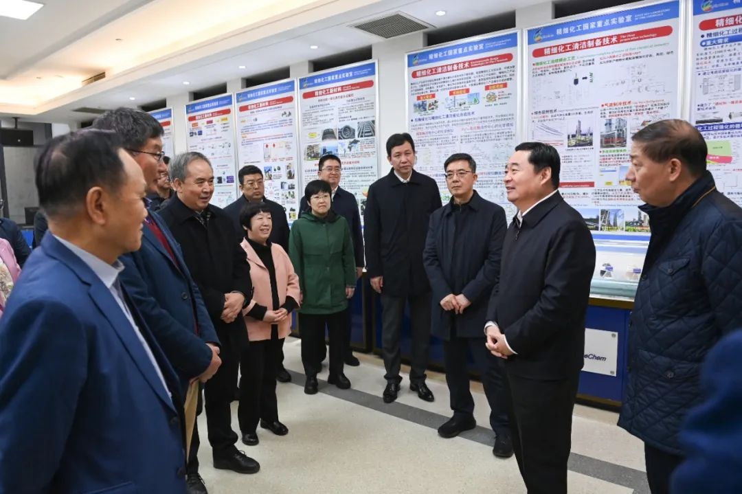 郝鹏到大连理工大学调研