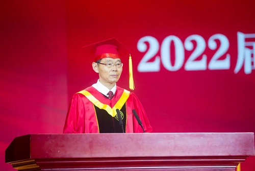 奋力奔跑 引领未来——校长郭东明院士在2022届毕业典礼上的讲话