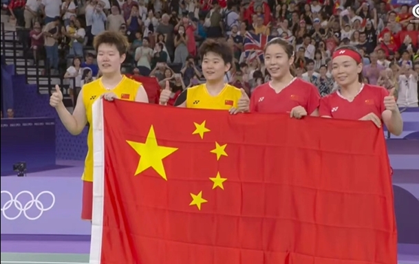 恭喜！8月3日，大工学子刘圣书与队友谭宁摘得巴黎奥运会羽毛球女双银牌！
