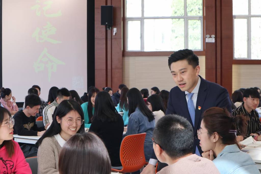 【培根铸魂育新人】辽宁省五一劳动奖章获得者——刘鹏飞