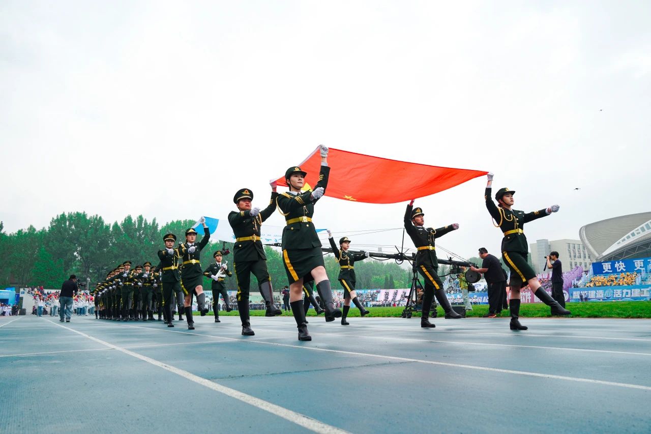 大连理工大学2025年“刘长春杯”田径运动会开幕！ 各方队登场，气势如虹！