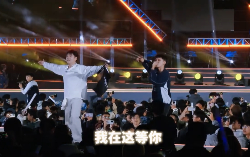 原创超燃RAP！大工迎新晚会上，学长们激情献唱，炸翻全场！欢迎新同学的到来！