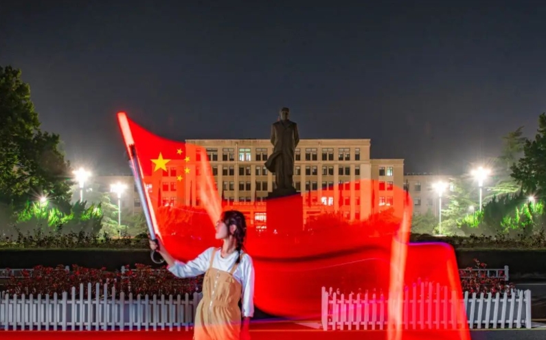 祝福祖国！大工闪耀“中国红”！