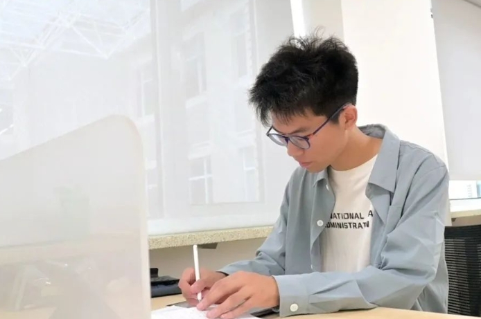大工张思卓：“优秀不局限于学业”！