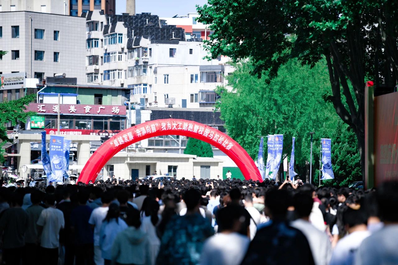 儿童节！10000余名大工人“争先恐后”地过！