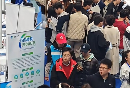 又是一年秋招季，大工毕业生秋季双选会现场人山人海！