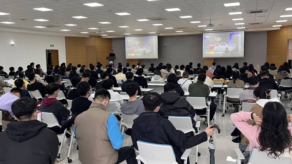 百家名企进校园 助力就业加速跑