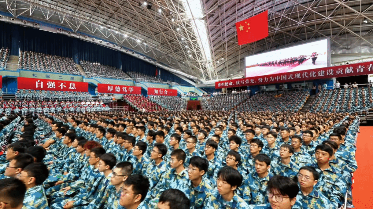 9月3日上午，纪念中国人民抗日战争暨世界反法西斯战争胜利80周年大会在京隆重举行！大工师生集体收看大会直播实况！