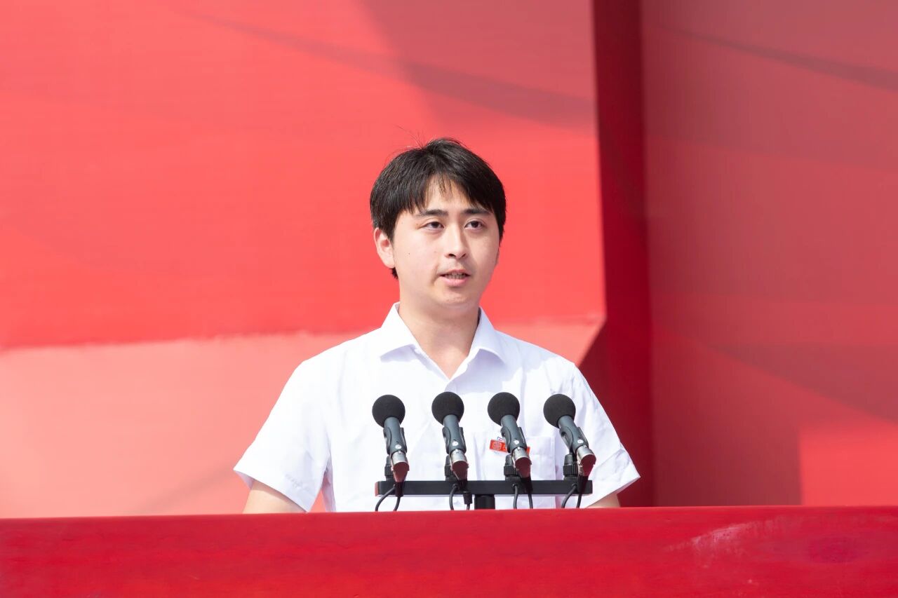 大工2025级新生开学典礼上，研究生新生代表发言：勇敢地向科技“无人区”进军！