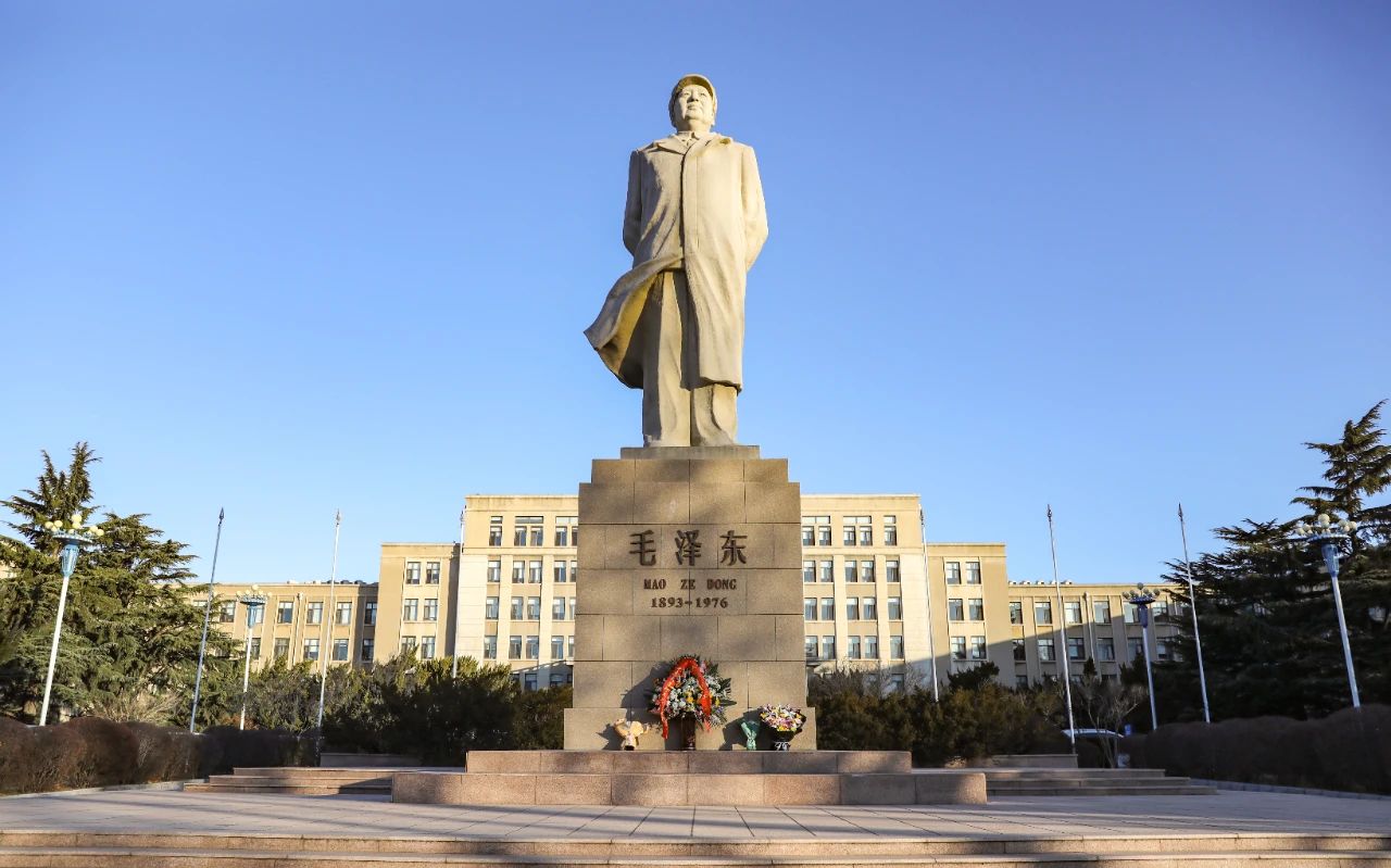 大工人，今天，我们一起缅怀他！