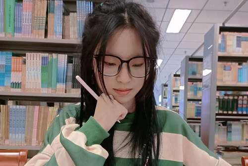 她积极进取、追求卓越、知行合一，她就是大连理工大学优秀学生标兵——陈琳