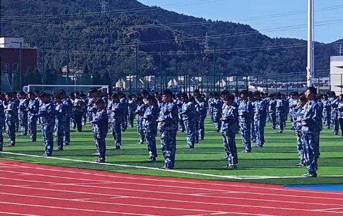 9月18日9:18，防空警报试鸣，大工校园一片庄严肃穆。铭记历史、缅怀先烈、珍爱和平、开创未来！
