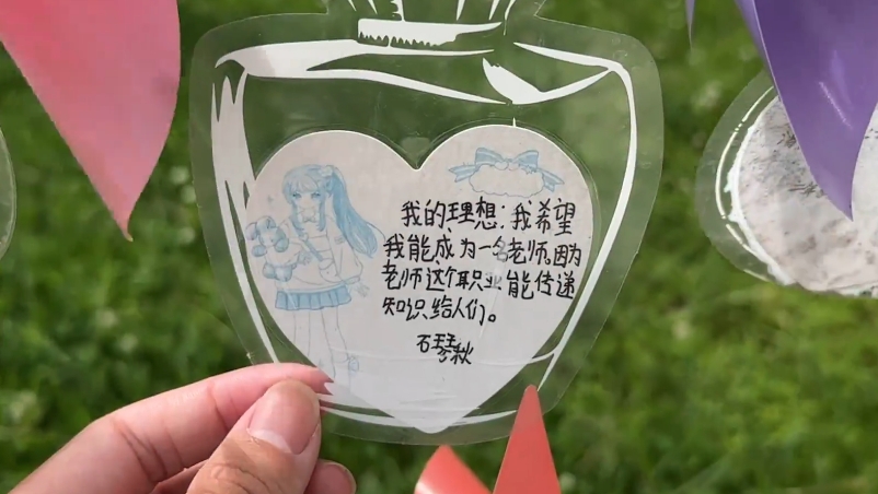 带领山乡孩子们开展实践教学活动，跨越山海，以实践力量增添青春色彩，用满腔热情点燃希望、传递梦想！