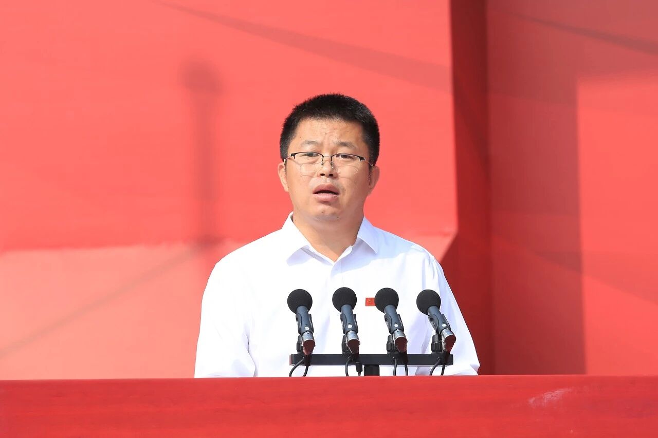 大工2025级新生开学典礼上，环境学院教师代表发言：只要肯耕耘，就一定能收获成长！