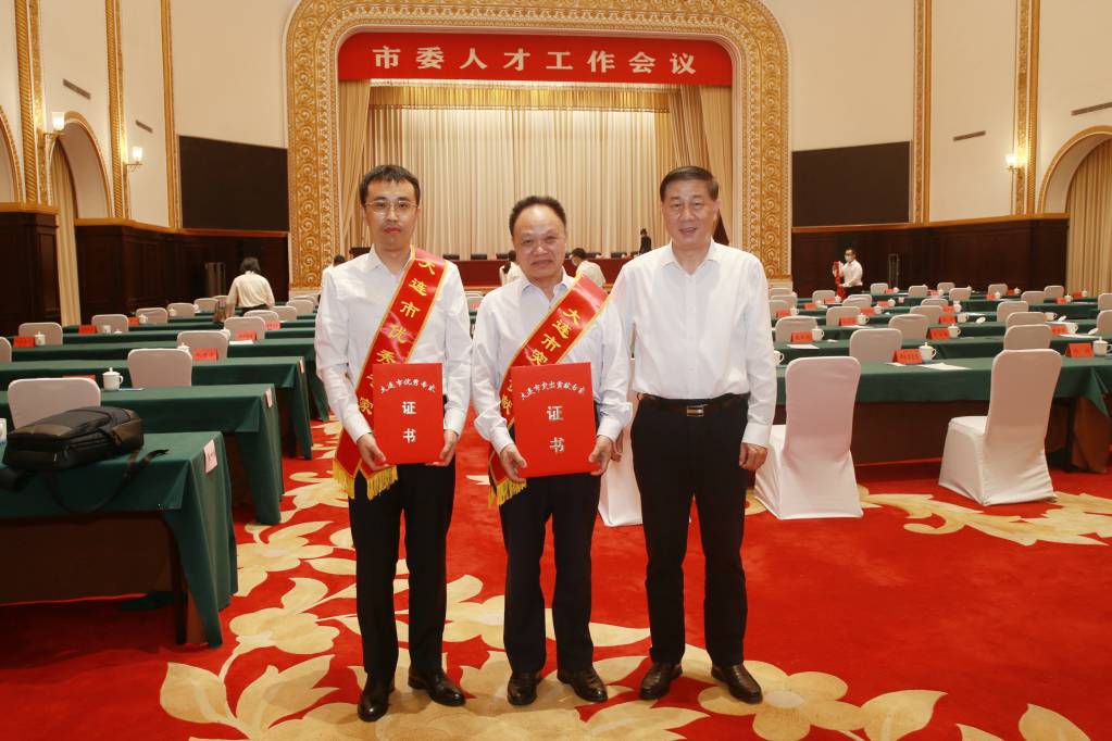我校多位科学家在市委人才工作会议上受到表彰