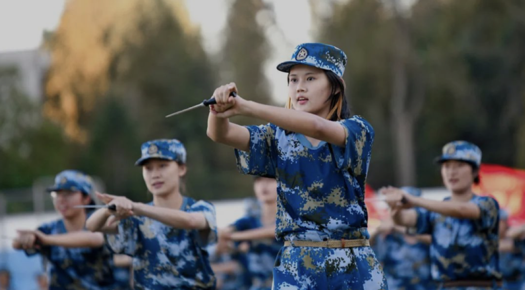大工学子，​集合！“格斗准备！”