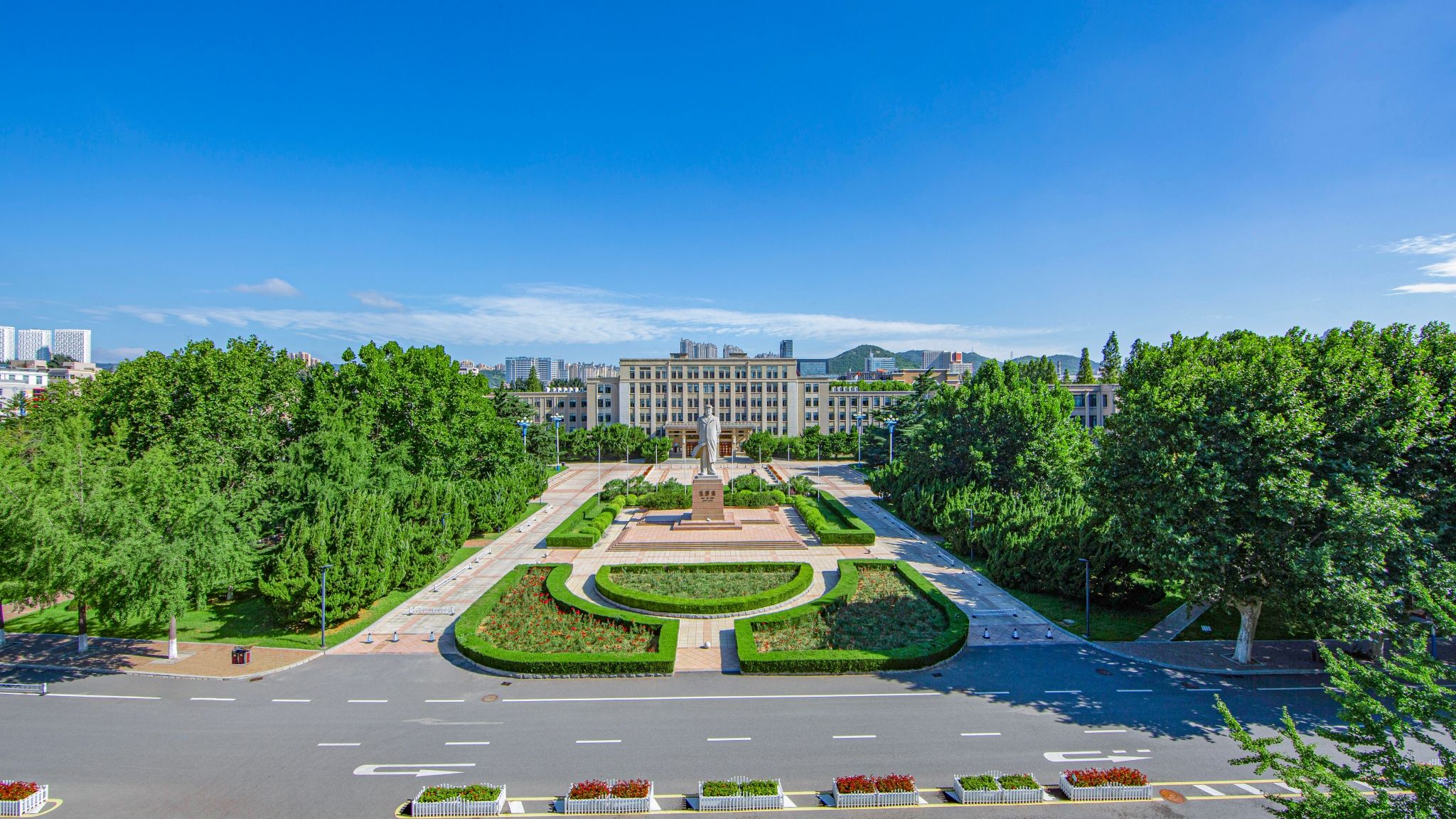 习近平在全国教育大会上强调 紧紧围绕立德树人根本任务 朝着建成教育强国战略目标扎实迈进