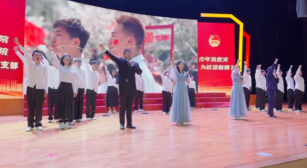 9月27日晚，大连理工大学第二十八届“我和我的祖国”新生团支部诗歌朗诵比赛决赛圆满举行，以诗献礼，用歌传情，大工青年共同祝福祖国繁荣昌盛、国泰民安