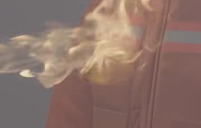 全球首款！大工学生科研团队历经三年，研发制造出全球首款海上多功能应急防护服。团队成员平均年龄仅22岁！