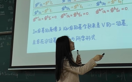 手写派浪漫！大工宝藏青年教师，不仅板书工整，就连PPT都是手写的。