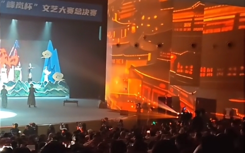 谁家晚会这么沉浸啊!当然是大工啦~