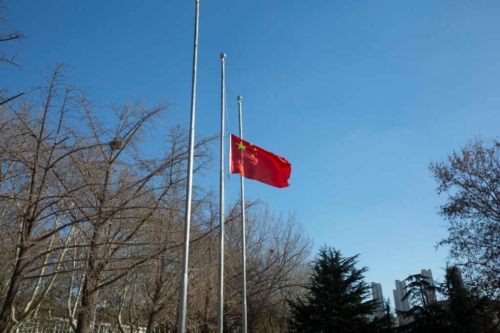 大工师生沉痛悼念江泽民同志