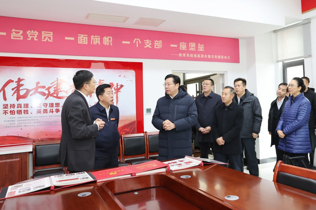 辽宁省副省长霍步刚到盘锦校区调研