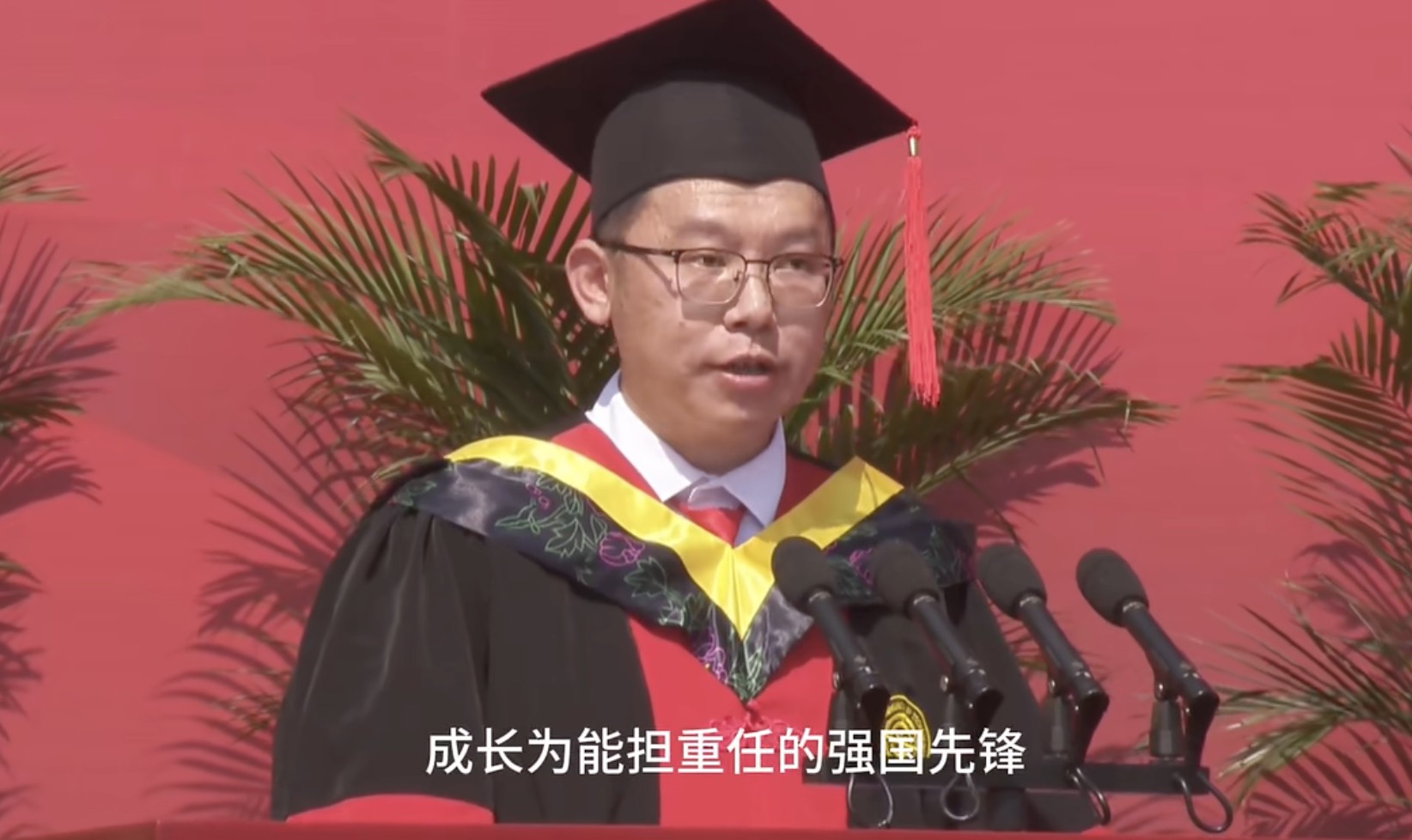 “到小天地书写大文章”，大工建校75年来，35万余名大工毕业生走出校门，奔赴建设祖国的一线，在各行各业踏实奋斗！