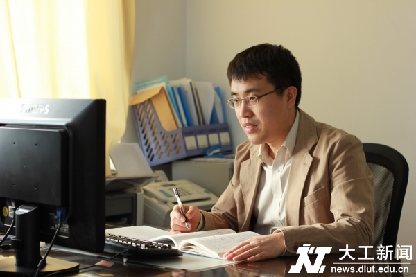 【走进一线】王正汹：追赶“人造太阳”的32岁年轻教授