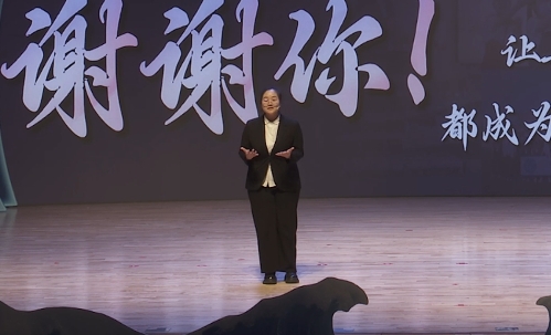 从初入学时的懵懂女孩，到专业第一并斩获国奖成功保研——她用上百余条图书馆的预约记录和20余本笔记开启与自己的较量！