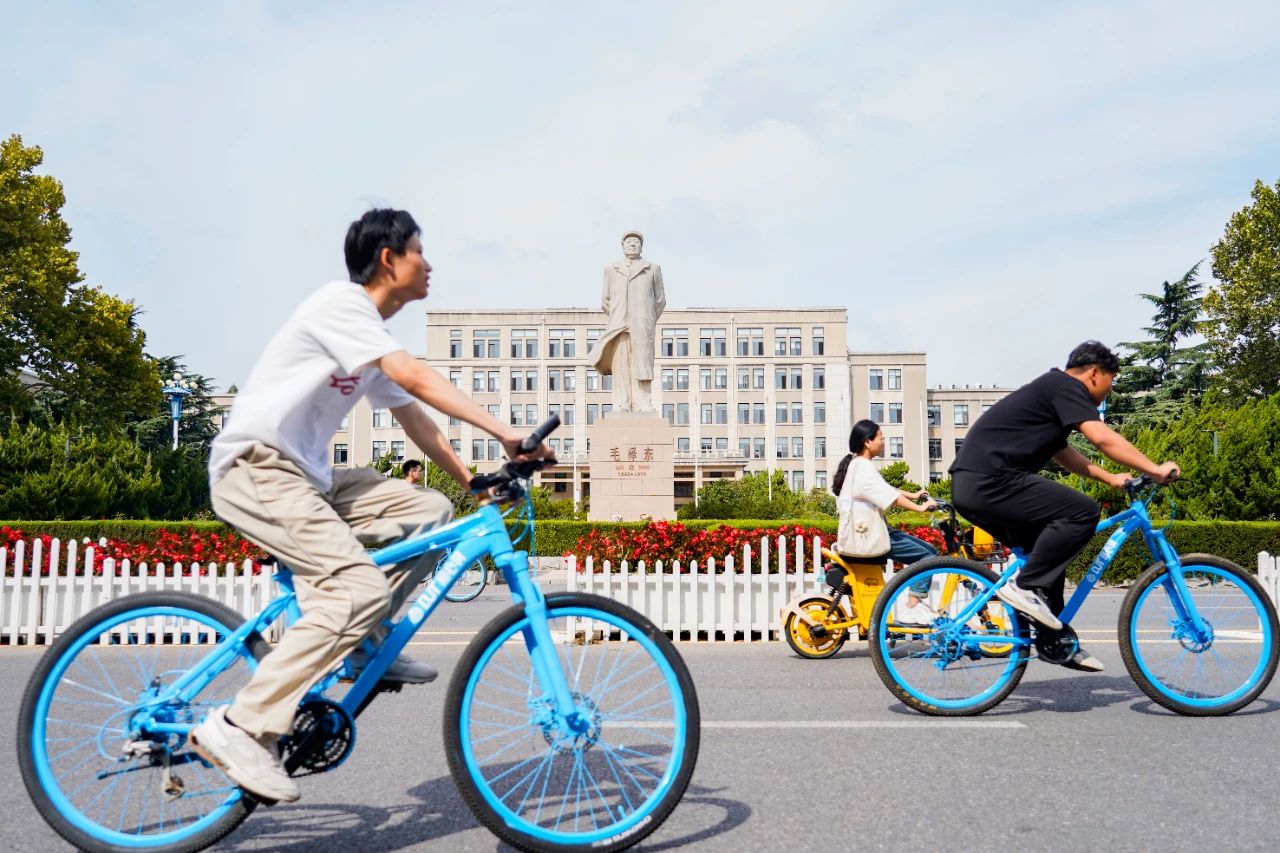 9月29日，“DUT随心骑”活动启动！此次活动推出75辆免费共享自行车，供师生免费循环使用，快来享受专属于大工人的骑行乐趣吧！