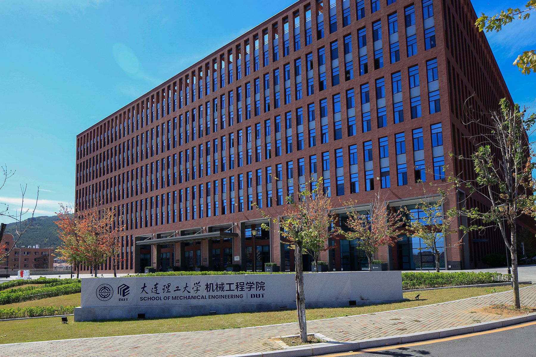 近日,2025年第十届“好设计奖”颁奖大会举行,大连理工大学机械工程学院高航教授课题组申报的成果“高性能零件复杂内腔抛光磨料介质与装备”荣膺好设计金奖!