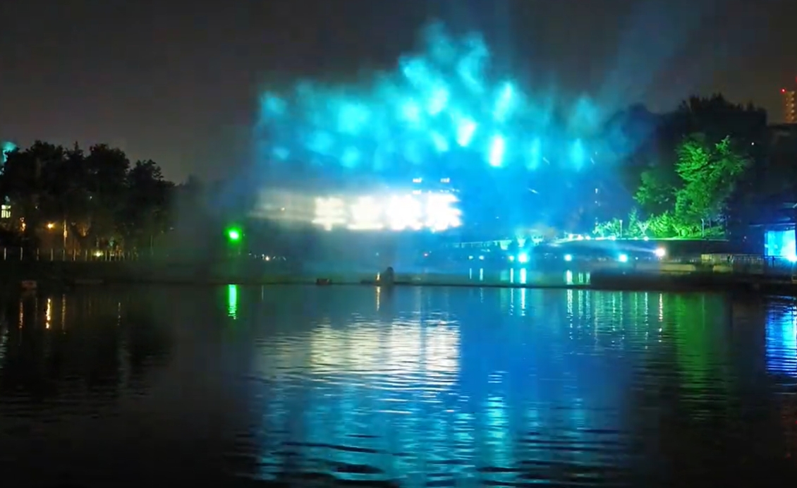 大工为2024届毕业生打造水幕光影秀，快接住这波顶流浪漫!母校永远是你们最坚实的后盾!