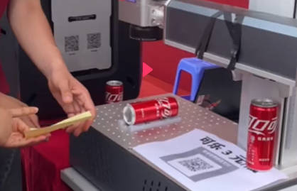 机械工程学院给大家在铝罐饮料瓶上激光刻字啦！
