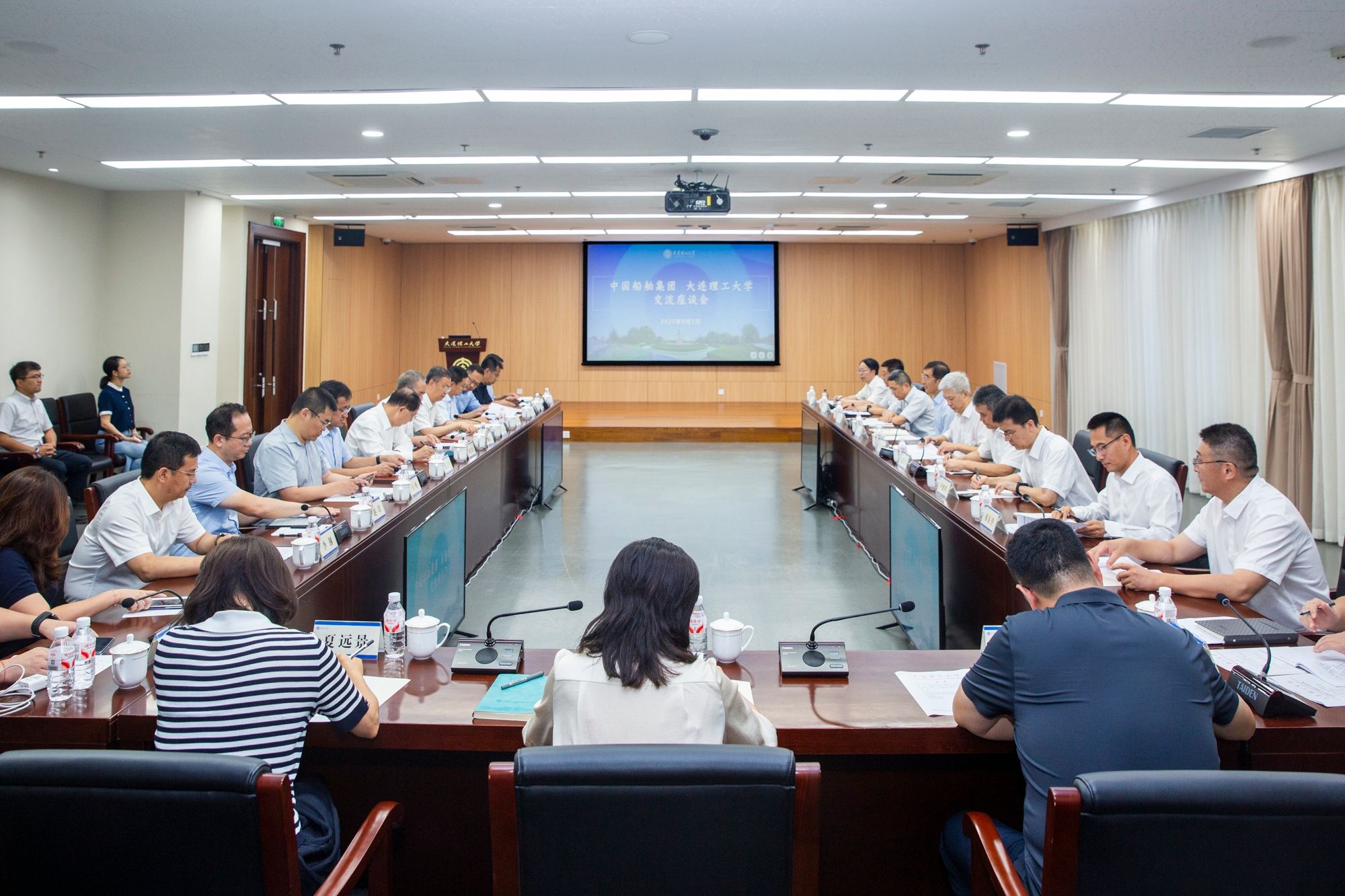 【锻造新优势】中国船舶集团党组书记、董事长徐鹏一行来校调研