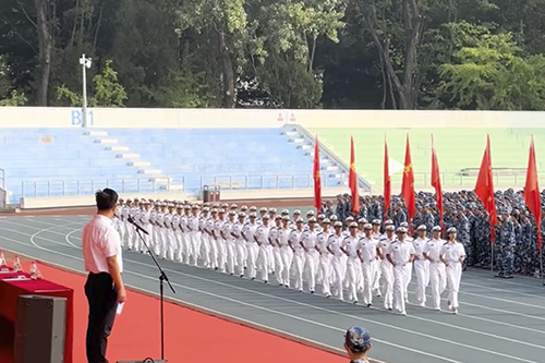 2023级新生军训开训，教官入场，气势如虹！