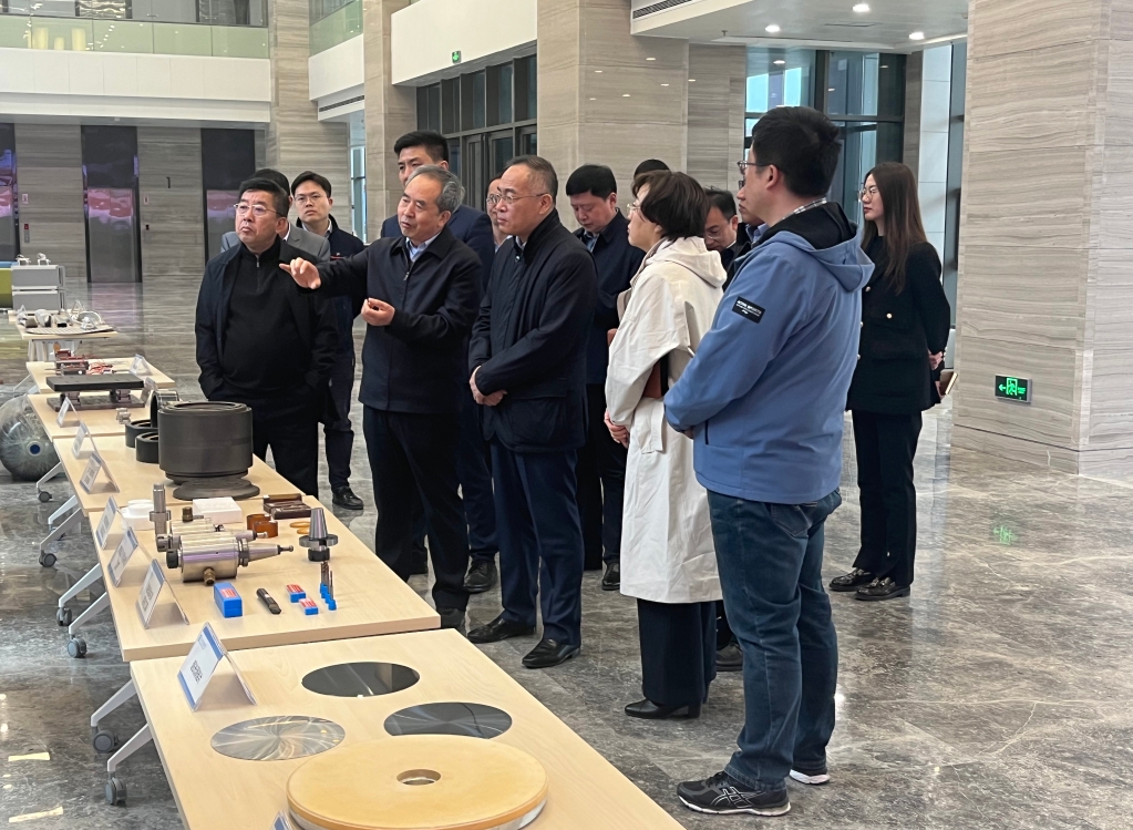 大连市委常委、高新区党工委书记骆东升一行来访我校