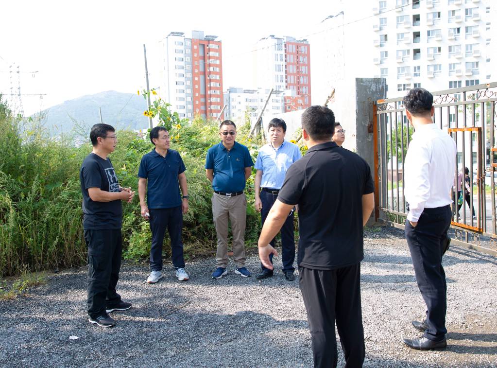 校领导调研西部校区建设用地情况
