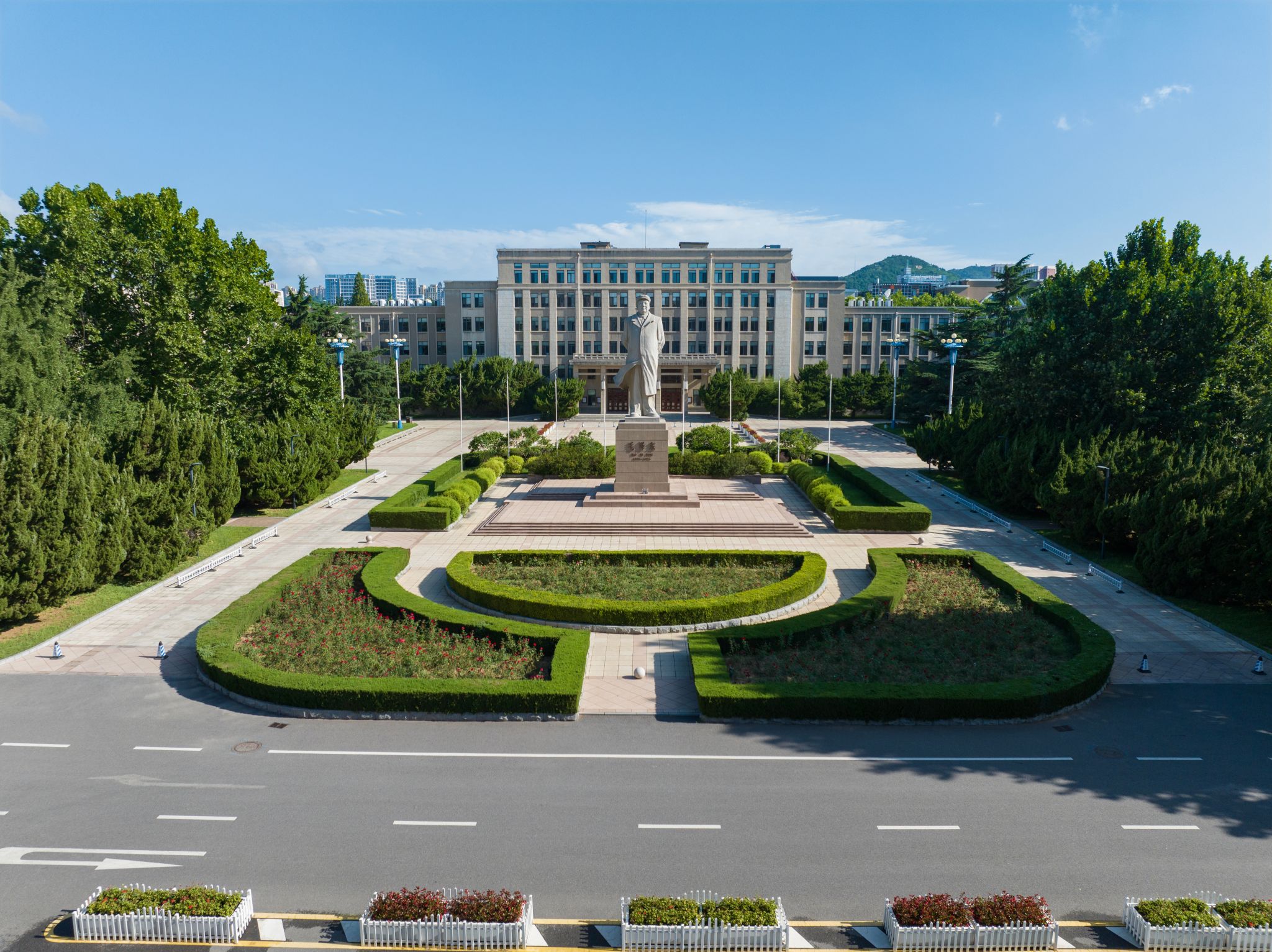 人民网专访我校党委书记项昌乐