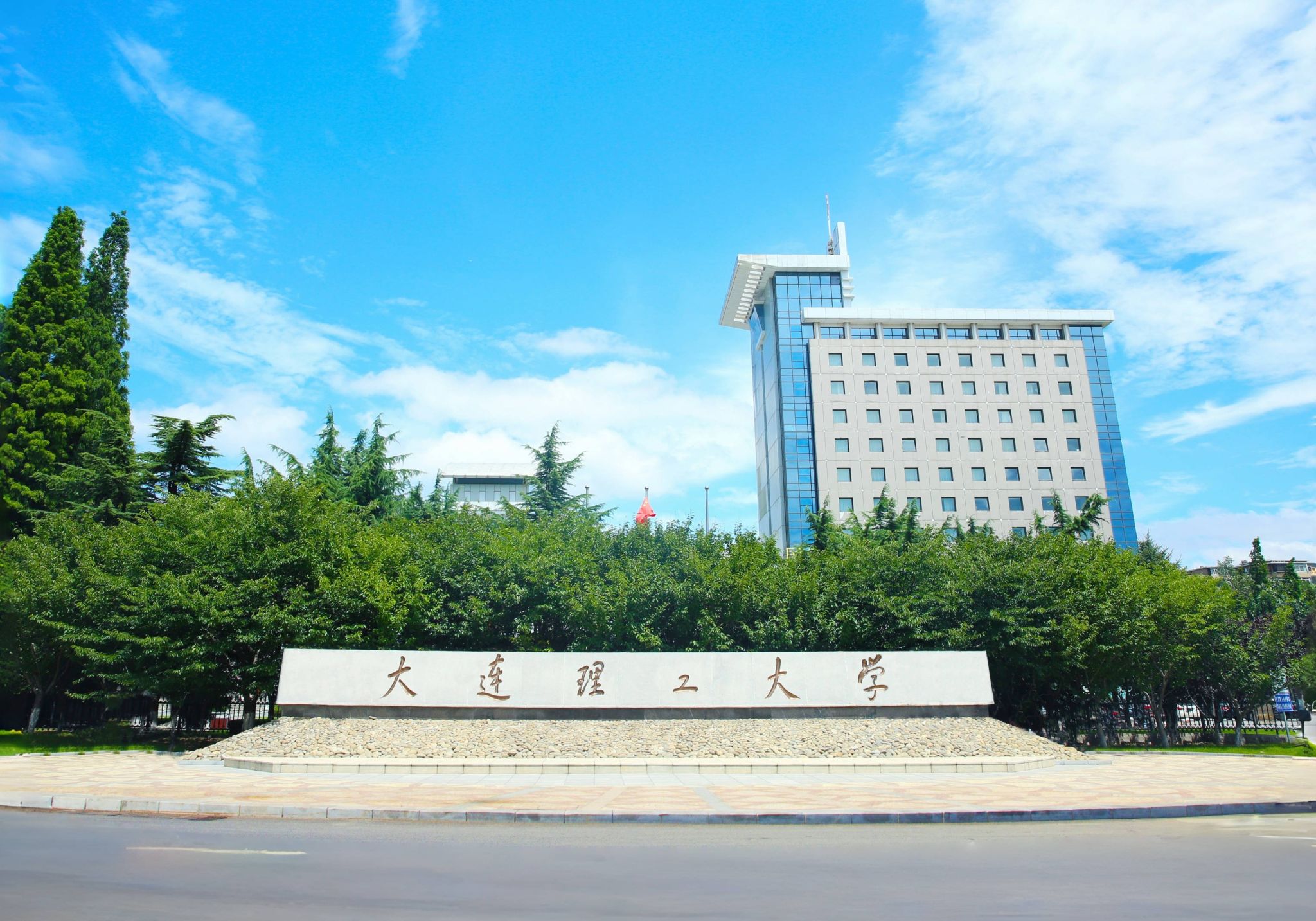大连理工大学校园内景,学生活动与建筑环境